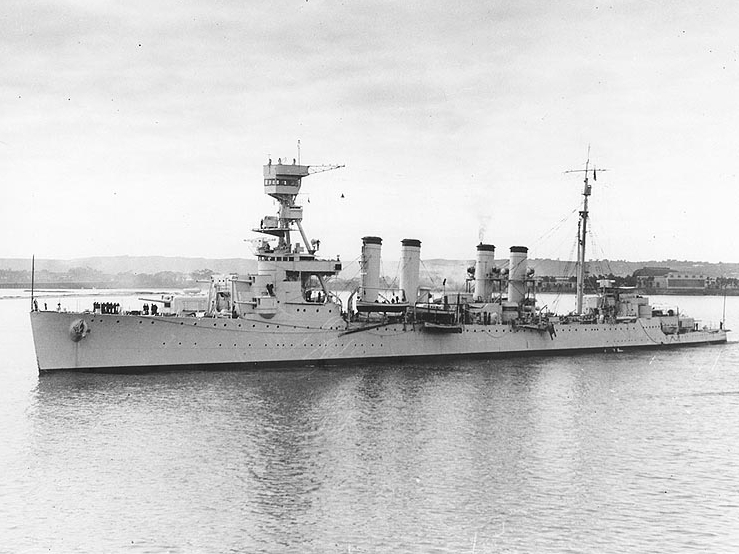 File:USS Detroit (CL-8) at San Diego in 1935.jpg