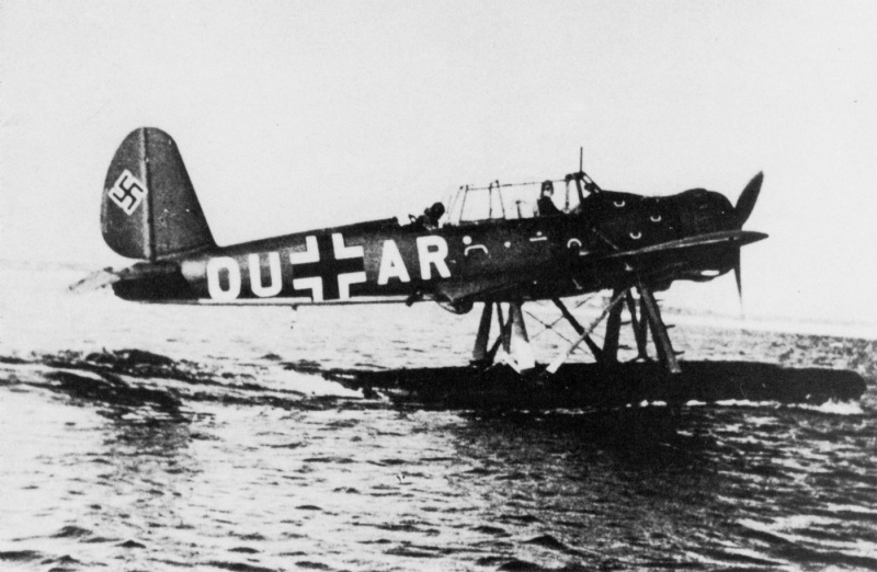 File:Ar 196 A-2.jpg