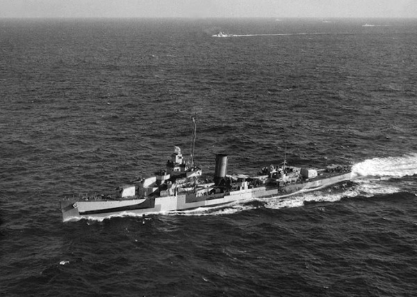 File:USS Somers (DD-381) underway c1944.jpg