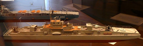 File:Artilleriefaehrprahm Modell 1.jpg